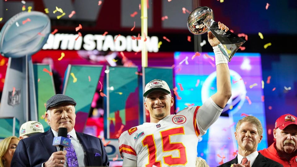 Super Bowl magic: Mahomes, Chiefs beat Eagles 38-35