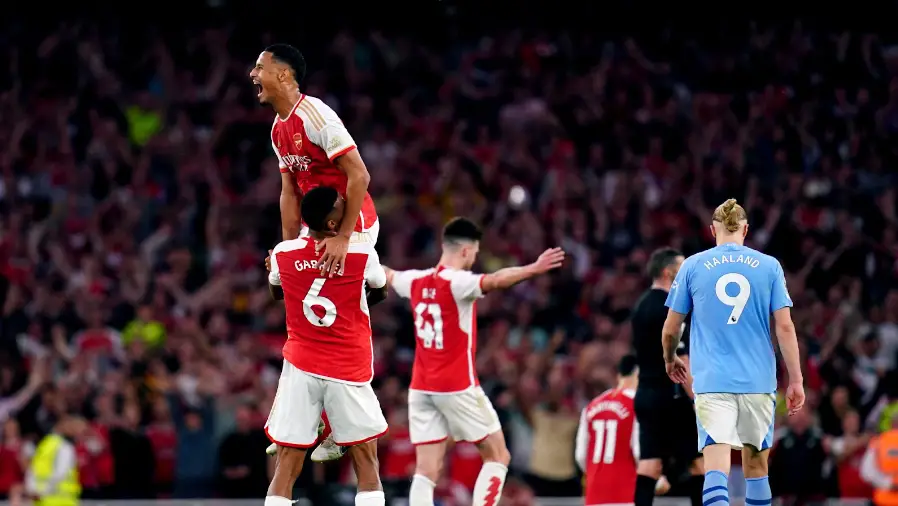Arsenal celebrate their 1-0 win over Manchester City
