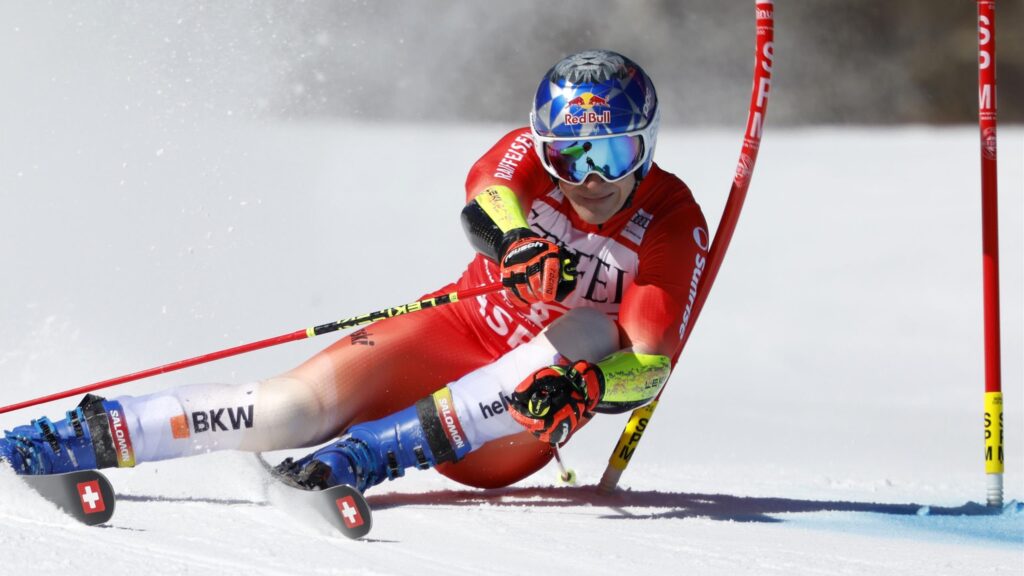 Marco Odermatt wins eighth straight giant slalom in Aspen to clinch small globe